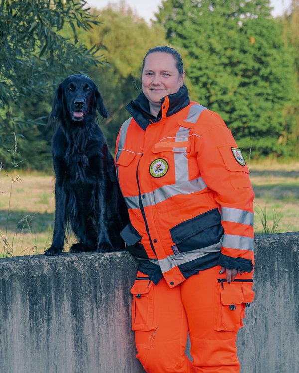 Wibke mit Flat Coated Retriever Sky